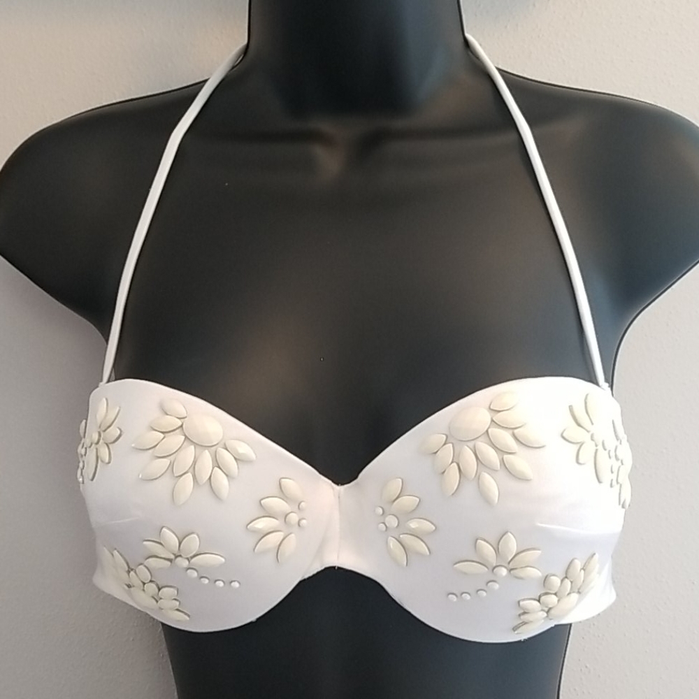 NWOT Beautiful Victoria Secret Accented Bikini Top